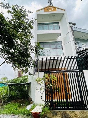 Nhà đẹp, sổ riêng, công chứng ngay, đường 8m liền kề Vinhomes Quận 9.