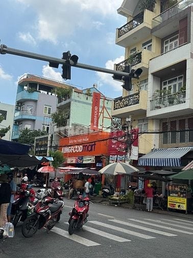Bán nhà mặt tiền Phạm Văn Bạch