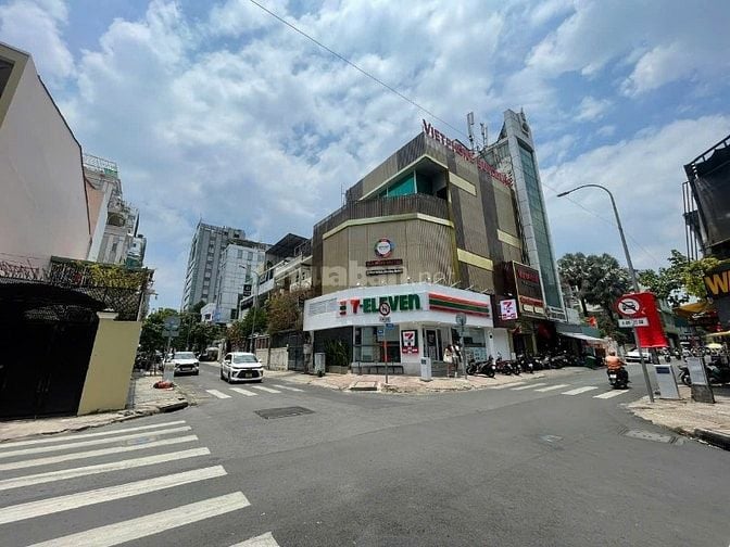 Góc 2 MT 21 Nguyễn Văn Thủ - Phan Kế Bính, Quận 1, DT 9×15m, 4 Tầng