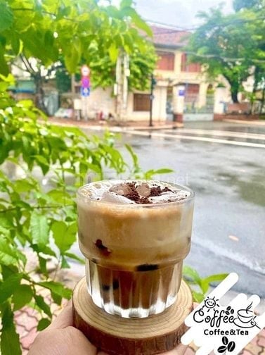 BÁN TRÀ SỮA, CF HOÀ TAN VÀ CÁC LOẠI THỨC UỐNG KHÁC CHO KHÁCH 