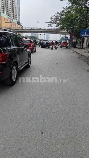 Cần bán gấp nhà Cầu Giấy, mặt tiền Gần 4 m, ô tô đỗ cổng, giá 8.6 tỷ