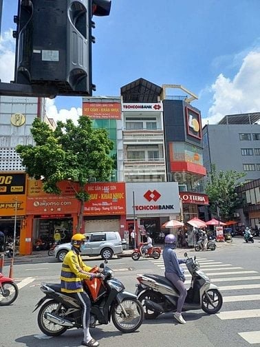 Nhà mặt tiền đẹp còn 1 căn duy nhất , số 576 đường 3/2 P14 Q10