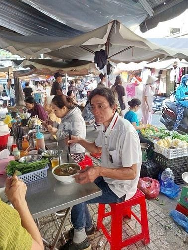 Sang 2 sạp bán phở 3 mặt tiền khu ăn uống chợ Nguyễn Văn Trỗi