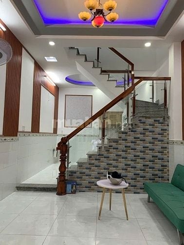 Bán lỗ căn nhà 1/gò hưu gần chợ Mỹ Hạnh Nam DT: 4x8, giá 745triệu