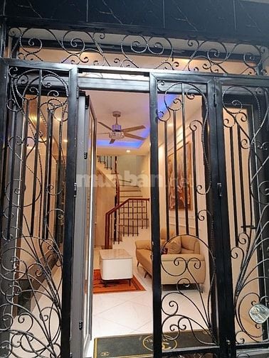 Bán nhà trong ngõ phố Minh Khai, DT sổ đỏ là 18m2 x4 tầng xây mới
