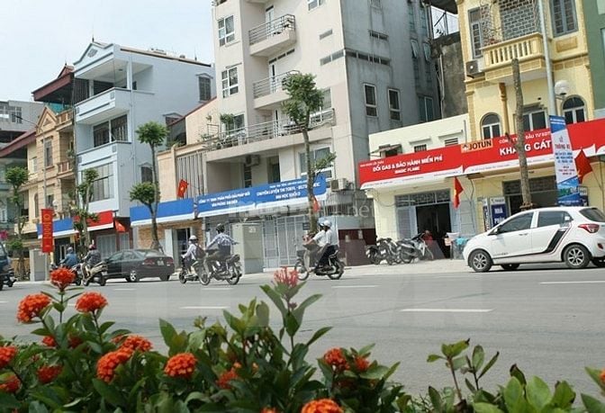 Bán nhà phố Lê Trọng Tấn, DT: 48M x 4T. MT:5M ngõ Ô tô