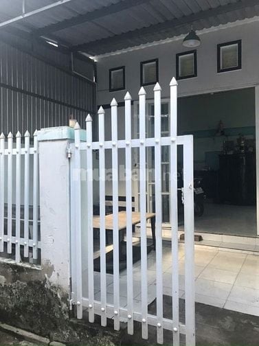 Nhà cấp 4, xây tường,lát gạch,lop la phong 