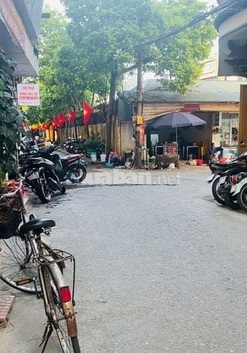 Bán đất Vũ Ngọc Phan, mặt ngõ lớn, nhiều tiện ích, 144m2, nhỉnh 42 tỷ
