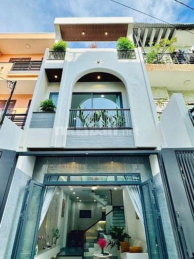 Nhà hẻm 1 xẹt đường Lạc Long Quân P8 Q. Tân Bình giá 2tỷ990tr DT 44m2