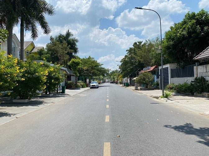 Bán đất MT Bưng Ông Thoàn KDC Thời Báo Kinh Tế 160m2 giá 105tr/m2
