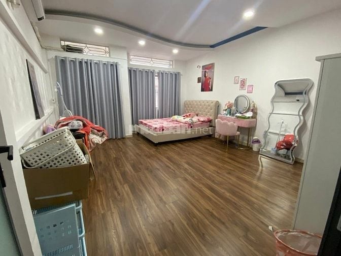 Bán gấp nhà 4lau,MT Nguyễn Thượng Hiền,Bình Thạnh,70m,5PN,hơn 9ty