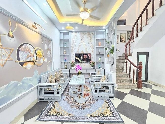 Nhà Đẹp Gần Đường Ô Tô, Đường Hoàng Mai 28/30m, 5 tầng, mt 5m, 6.68 tỷ