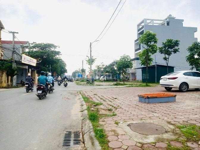 BÁN ĐẤT X1 TAM ĐỒNG MÊ LINH MẶT ĐƯỜNG 100M, VỈA HÈ 30M, DT: 112M X5T