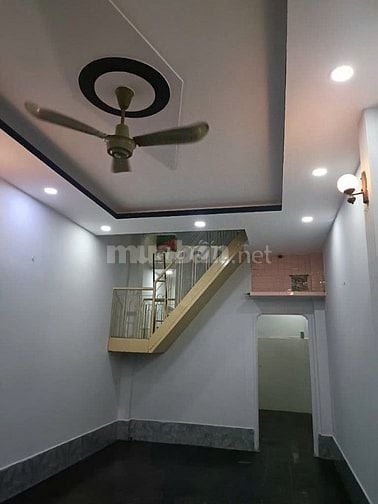 Cho thuê nhà MTNBộ 8m (XT) Lạc Long Quân, P.3, Q11 giá 13tr