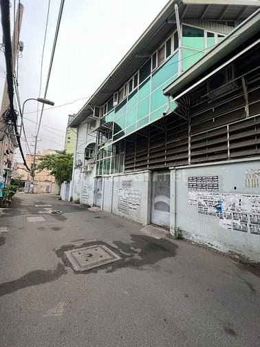 Nhà có  mặt tiền bề ngang to dễ kinh doanh các mặt hàng