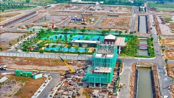 3TỶ5 NHÀ PHỐ THƯƠNG MẠI CÁCH HCM 10' NỐI VÀO VÕ VĂN KIỆT Q1 TRUNG TÂM