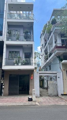 Nhà 2 mặt tiền quận 10 , ngay Đại học Kinh tế Phường 5, 4x16 4 tầng