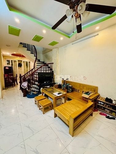 Bán nhà phân lô 5 tầng 42m2 phố Quỳnh Mai - Hai Bà Trưng, ô tô đỗ cổng