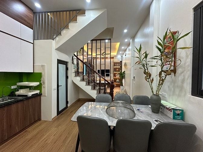 👉 Nhà đẹp Vĩnh Hưng - Lĩnh Nam: diện tích 44m2, 4 tầng cách trường ki