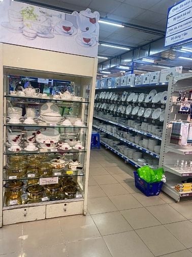Shop phụ kiện tuyển nhân viên soạn hàng phụ sắp xếp hàng hóa lên kệ