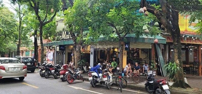 Sang nhượng quán cafe, căn góc mặt tiền hơn 20m, giá thuê cực rẻ