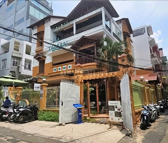 Biệt thự phong cách Châu Âu căn góc 2 mặt tiền đường Ngô Thời Nhiệm Q3
