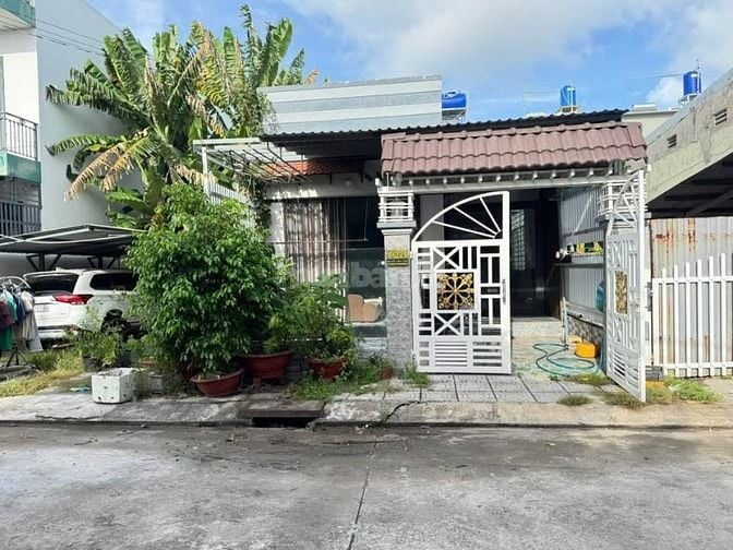 Bán gấp căn nhà cấp 4 đẹp ở Phước Thạnh-Củ chi,giá 960tr,sổ hồng riêng