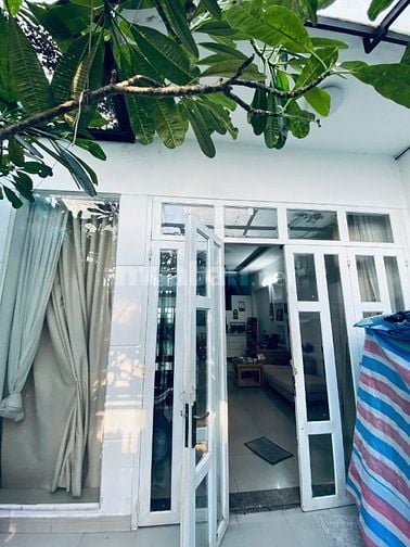 Nhà Quận 2 HXH tránh - ô tô vào nhà - 4 tầng có sân thượng