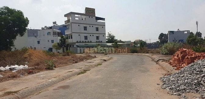 Chính chủ bán lô đất vuông đẹp, mặt tiền lớn