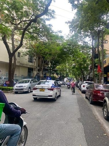 Cho thuê nhà mặt phố HÀN THUYÊN 4 tầng, mặt tiền 4m - 16tr