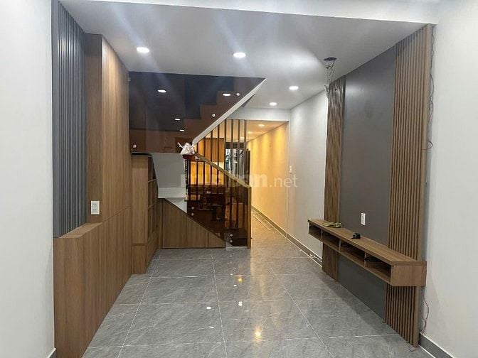 Bán nhà ngay CHỢ - hẻm 139 Trần Đình Xu Quận 1 ngà 2 lầu 4pn 2 mặt tiề