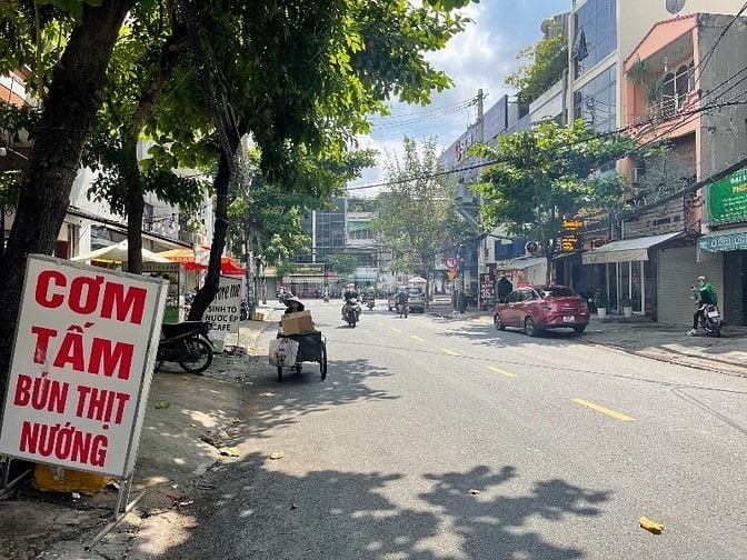 Bán nhà 4 tầng đường Bùi Đình Tuý ngay góc đường Đinh Bộ Lĩnh (20tỷ)