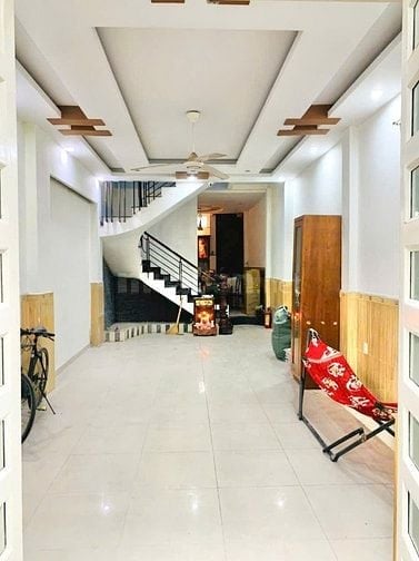 Nhà 4x16 2 lầu 4 phòng full nội thất, Đường Nguyễn Sơn. LH 0779561865.