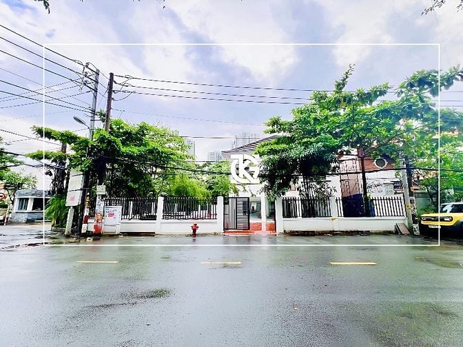 ❇️❇️❇️ Cho Thuê Biệt Thự GÓC 2MT: 01 Trần Văn Sắc - Quận 2 - 20x26m