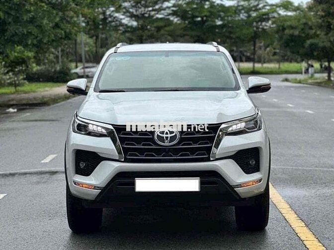 Toyota Fortuner máy xăng 2.7 AT 4x2 2024 - 6000 km
