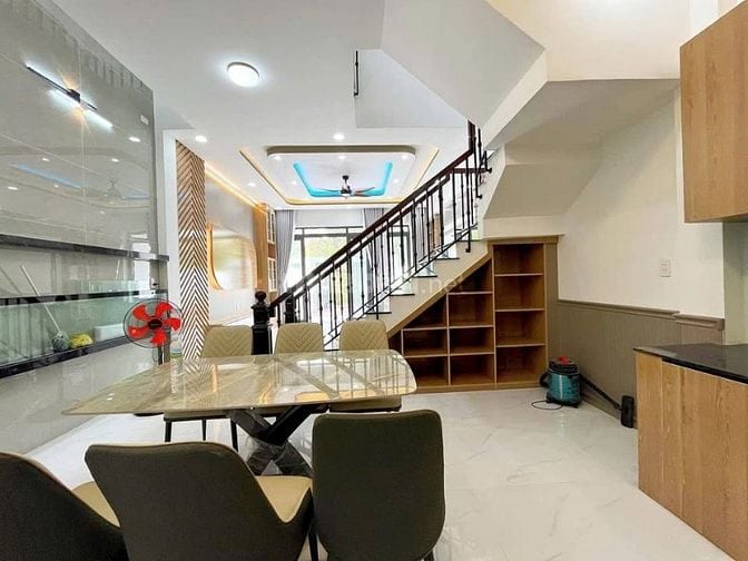 Chuyển về quê tôi bán gấp 60m2 Đội Cung, q11,gần chợ-giá 940tr