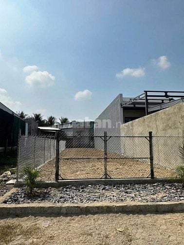 Bà Lan e chú Bê cha của anh Út nhờ bán nhanh dùm lô đất full thổ cư gi