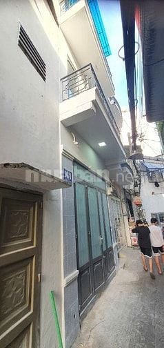 Bán Nhà Hẻm 3m: Bùi Thế Mỹ P.10 Q.Tân Bình - dt:18m2 trệt 2 lầu ST