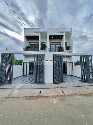 Siêu phẩm nhà nhiều tiện nghi + tặng nội thất đầy đủ + chỉ 590tr 