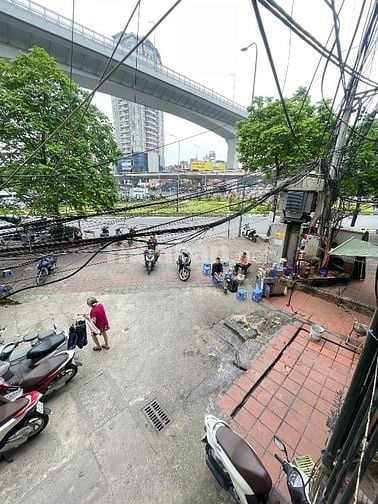 Cần bán nhà tập thể tầng 2 nhìn ra đường Trường Chinh 