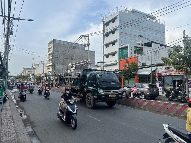 Cần bán Nhà và Đất mặt tiền Huỳnh tấn phát, Quận 7
