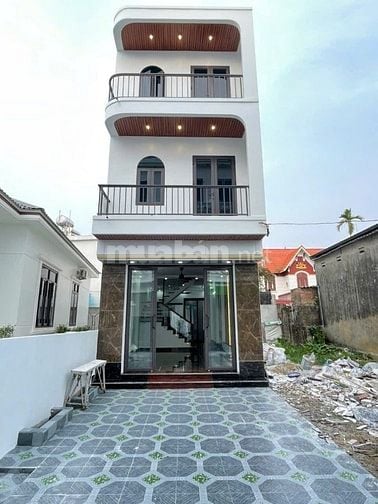 Chính chủ bán nhà 3 tầng hiện đại gần bờ hồ rế ô tô đỗ cửa ngày đê