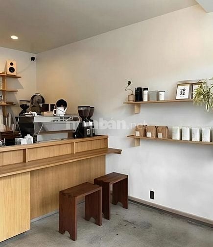 Tuyển người phụ bán cà phê tại quận 10