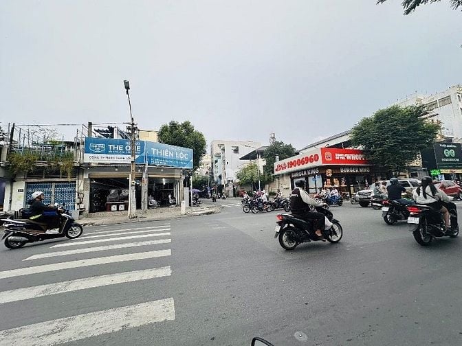 Bán Nhà Mặt Tiền Đường 325 Trường Chinh p14 Q. TB dt: 4 x 25m 