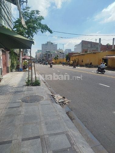 Nhà mặt tiền đường  cách nhà ga T3 500m 