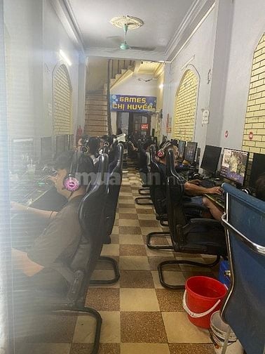 Tuyển nhân viên trông quán game