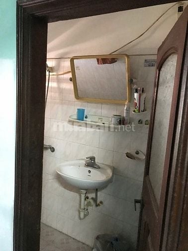 Bán nhà sát mặt phố, ngõ to thoáng