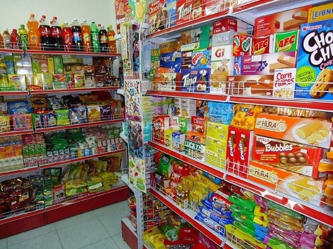Cửa hàng cần 3 nhân viên nam nữ đứng bán hàng