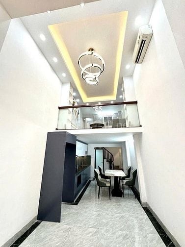 Cần bán gấp nhà 5 tầng phố Khương trung,giá hợp lí