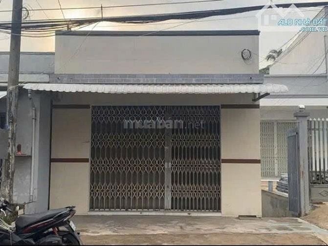 Kẹt tiền bán gấp nhà Đ.Nguyễn Thị Hé, Củ Chi dt 120m2 SHR. Giá 785tr